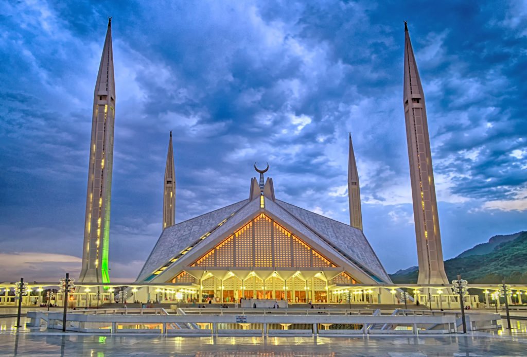 Faisal-Mosque-Lonely-Planet-1024×694
