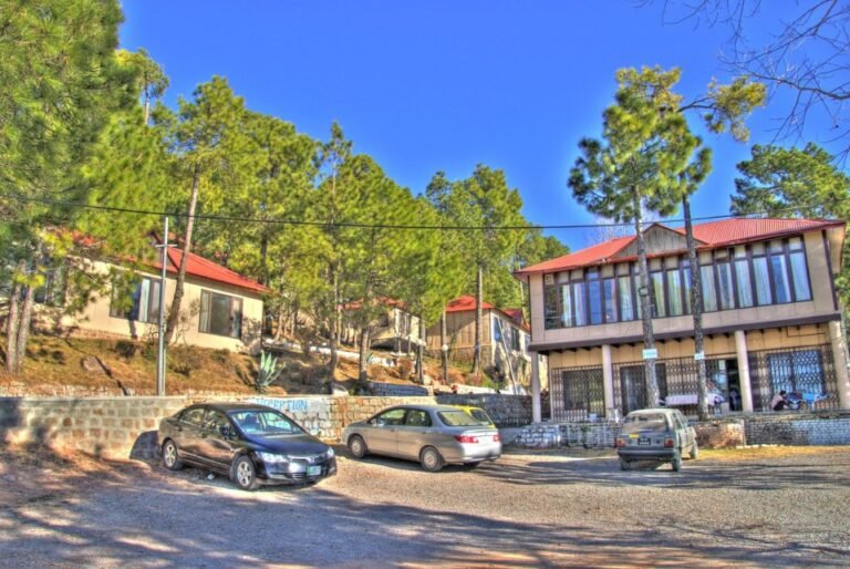 visit murree in low budget